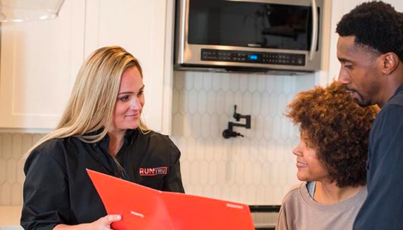 sales women with couple in kitchen